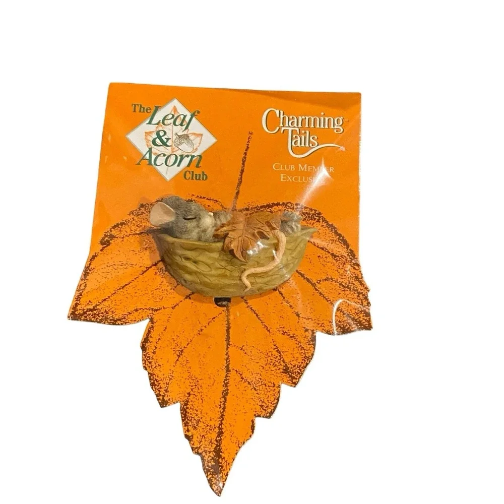 Fitz & Floyd Charming Tails Nap‎ Time Lapel Pin Dean Griff Leaf & Acorn Club